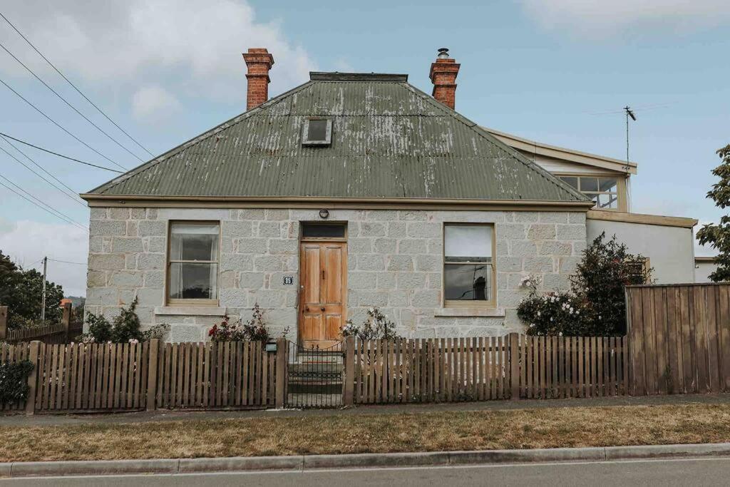 The Shooters Cottage Bellerive I Circa 1830 Exterior photo